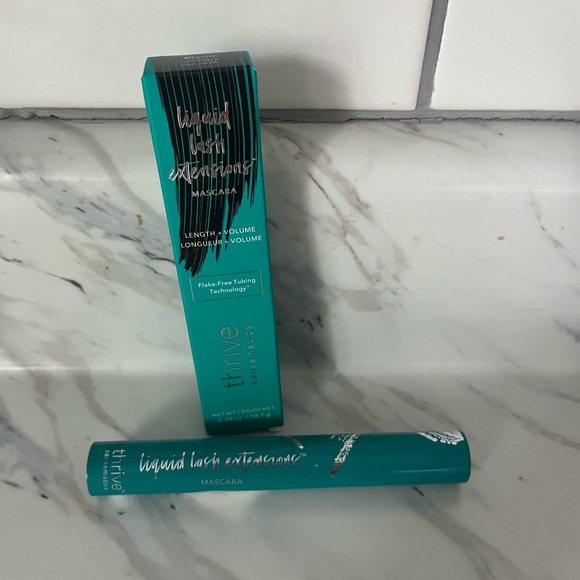 Thrive Teal Mascara with Lengthening Formula - Picture 3 of 4